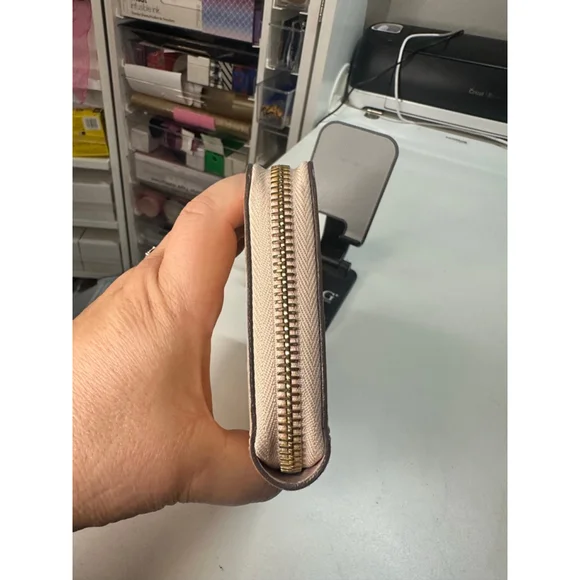 Women's Louis Vuitton Wallet Beige - Picture 6 of 9